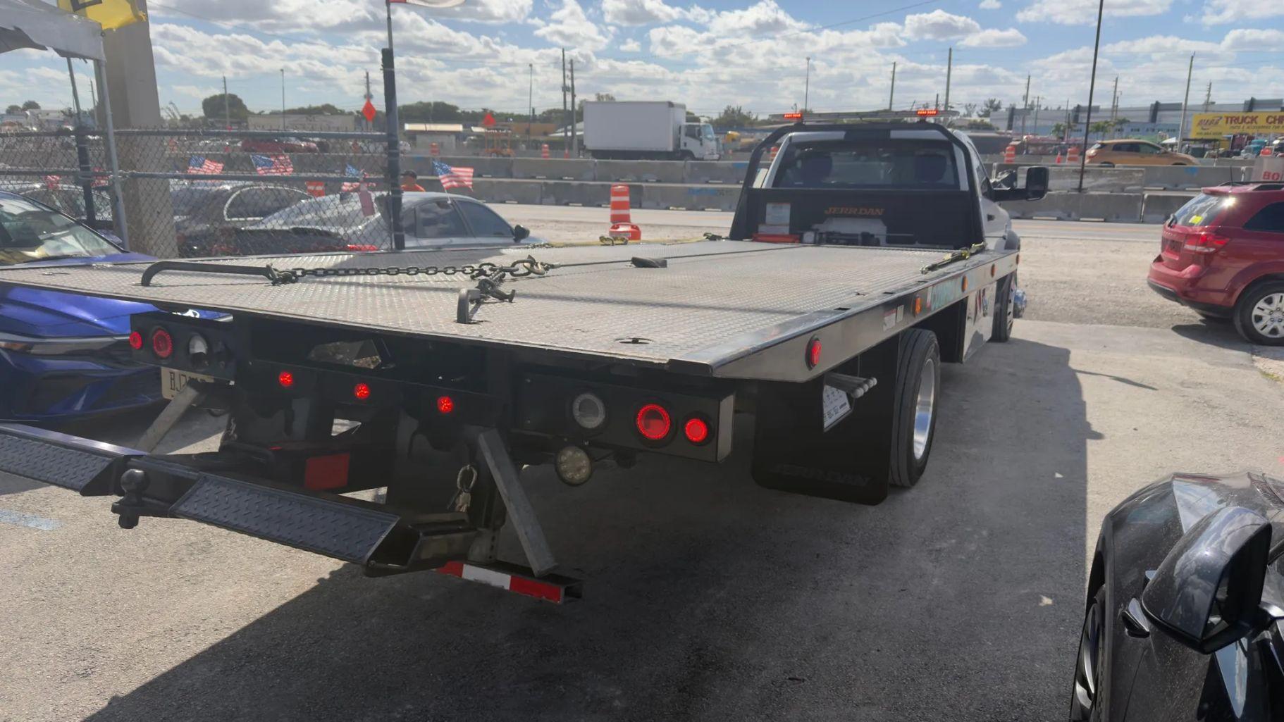 Ram 5500 Regular Cab & Chassis - Thumbnail 14