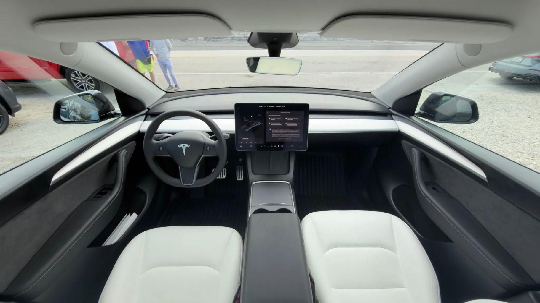 Tesla Model Y - Thumbnail 17