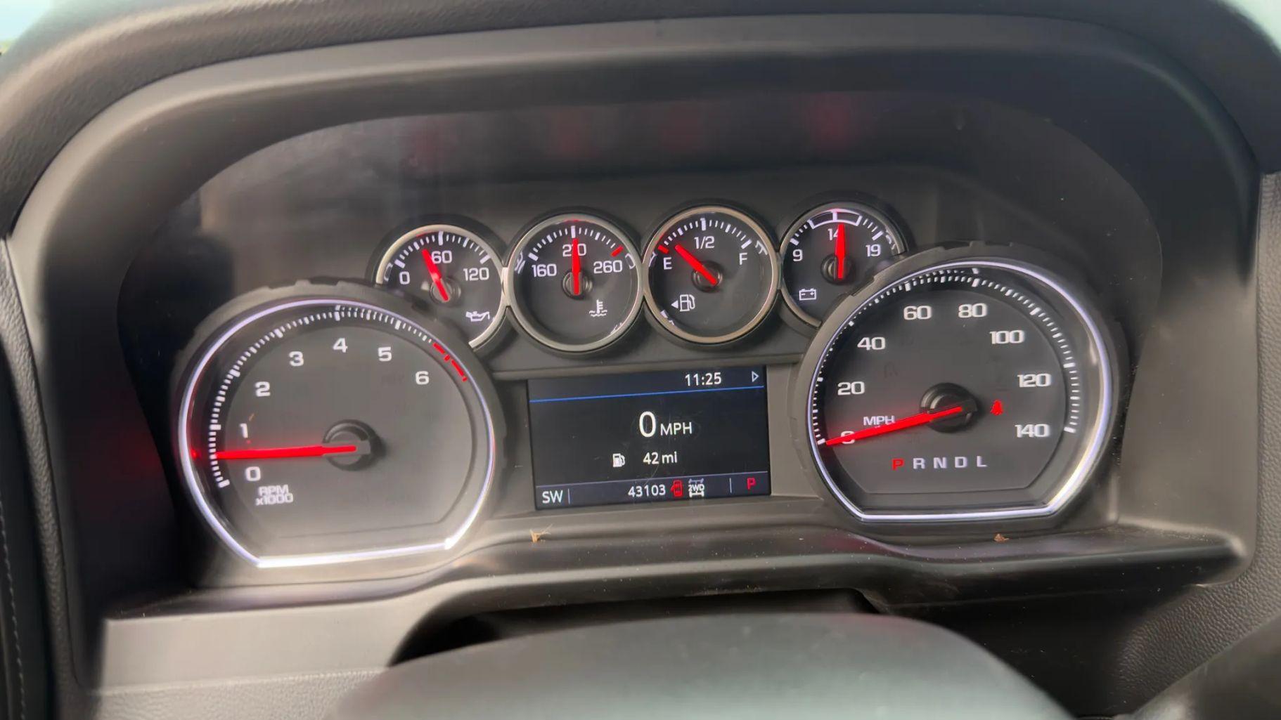 Chevrolet Silverado 1500 Crew Cab - Thumbnail 5