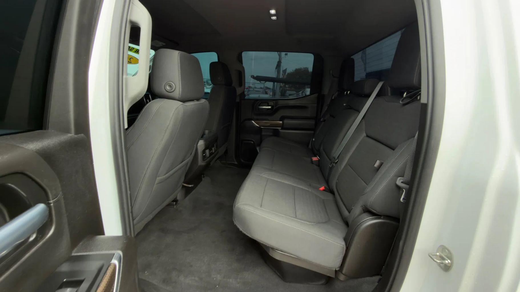 Chevrolet Silverado 1500 Crew Cab - Thumbnail 2