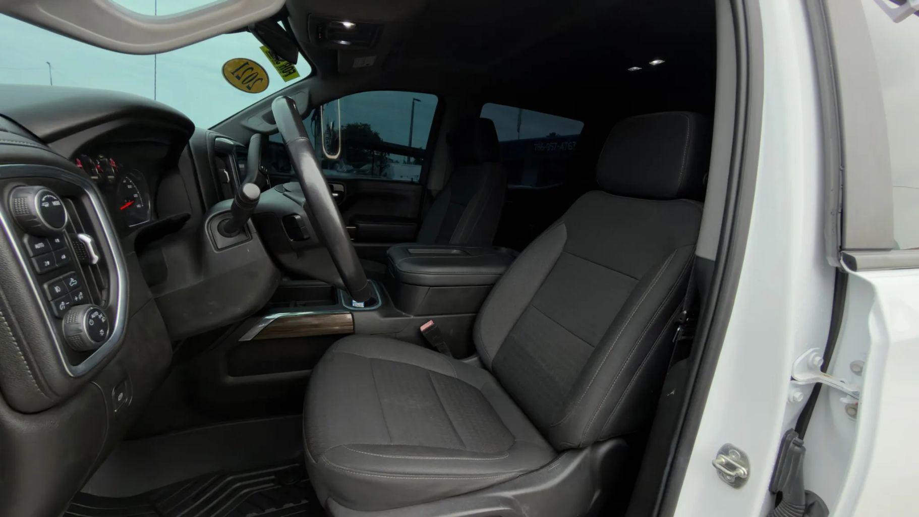 Chevrolet Silverado 1500 Crew Cab - Thumbnail 4