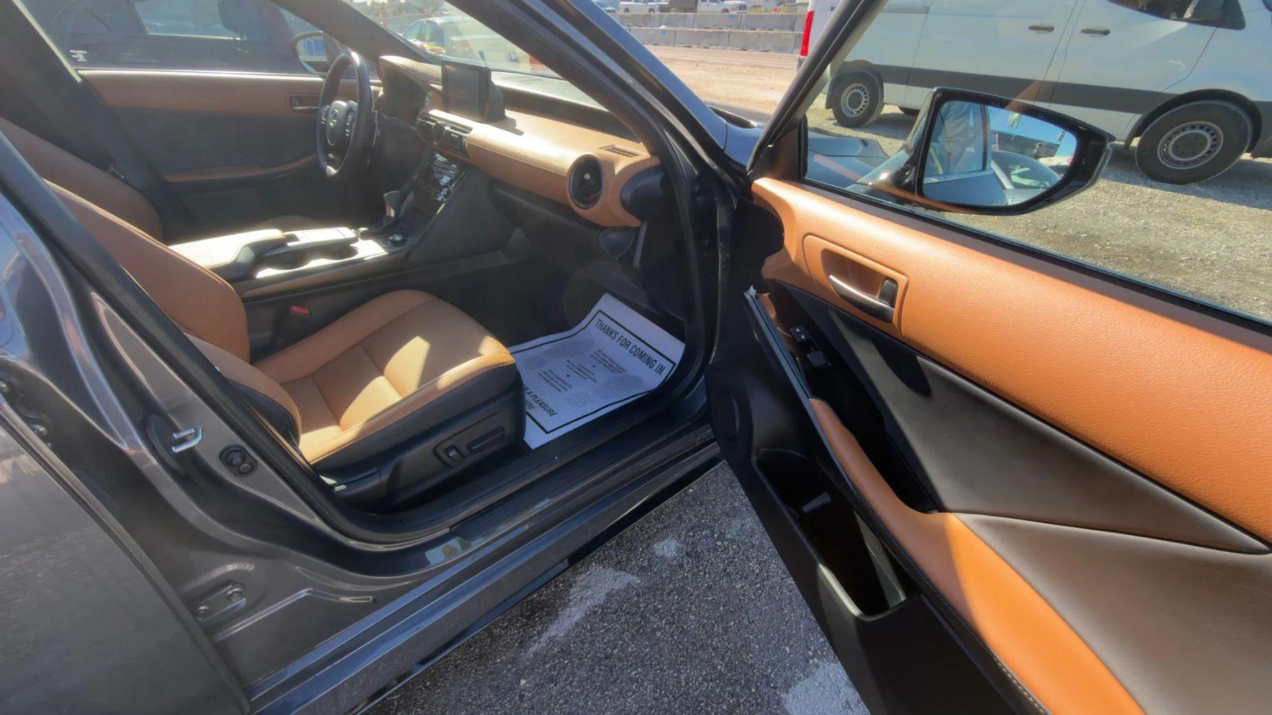 Lexus Is - Thumbnail 16