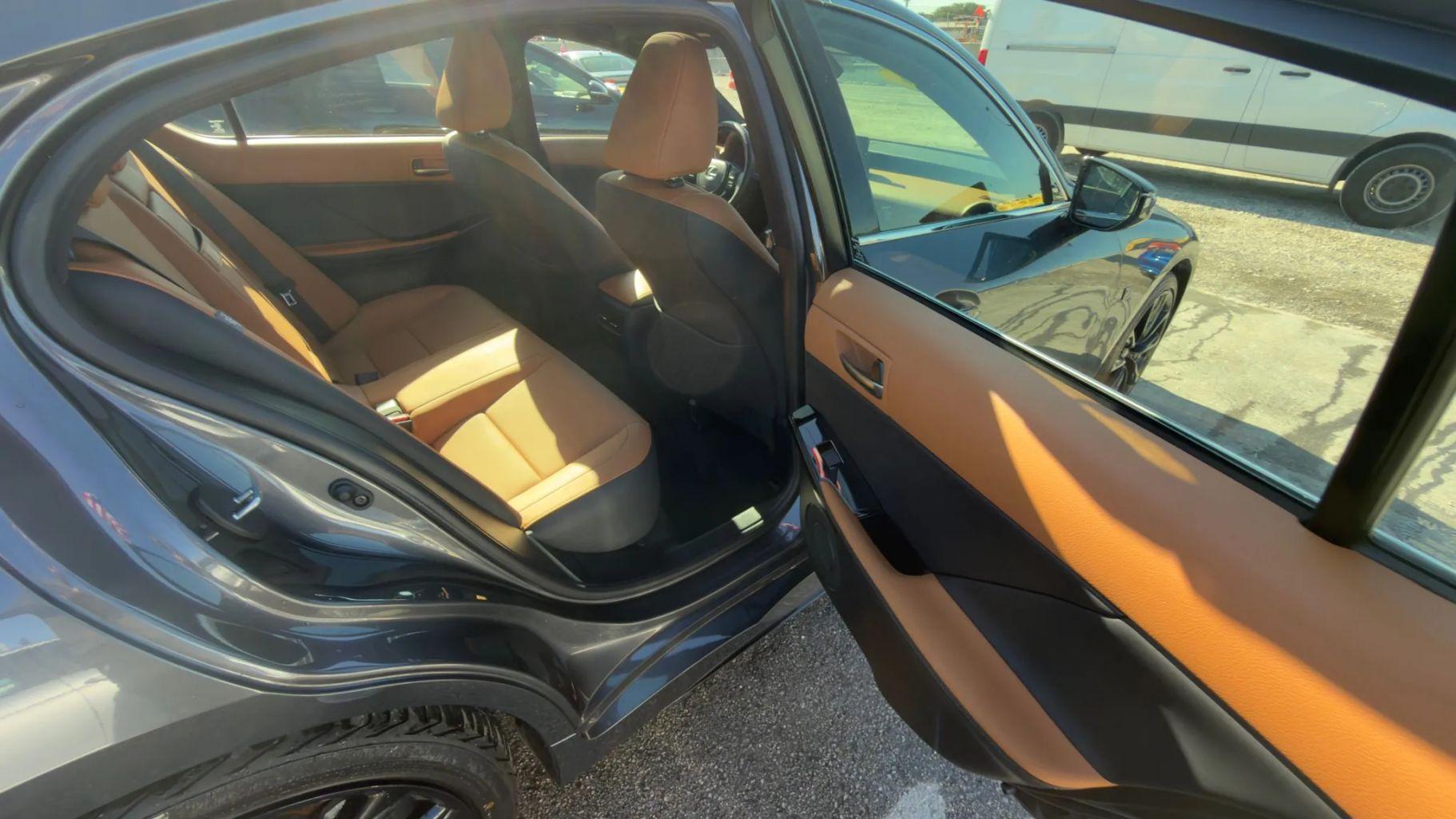 Lexus Is - Thumbnail 19