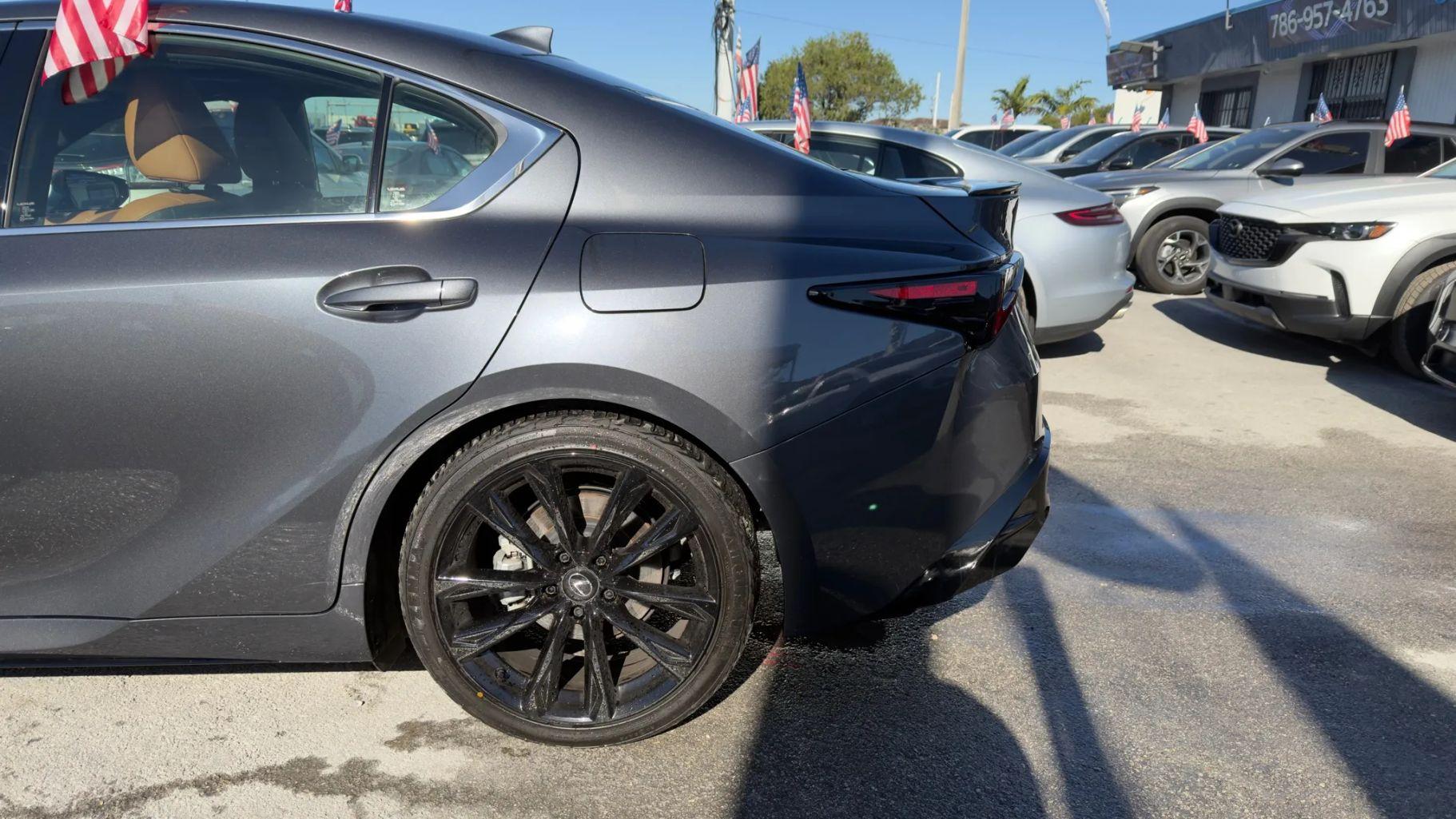 Lexus Is - Thumbnail 12