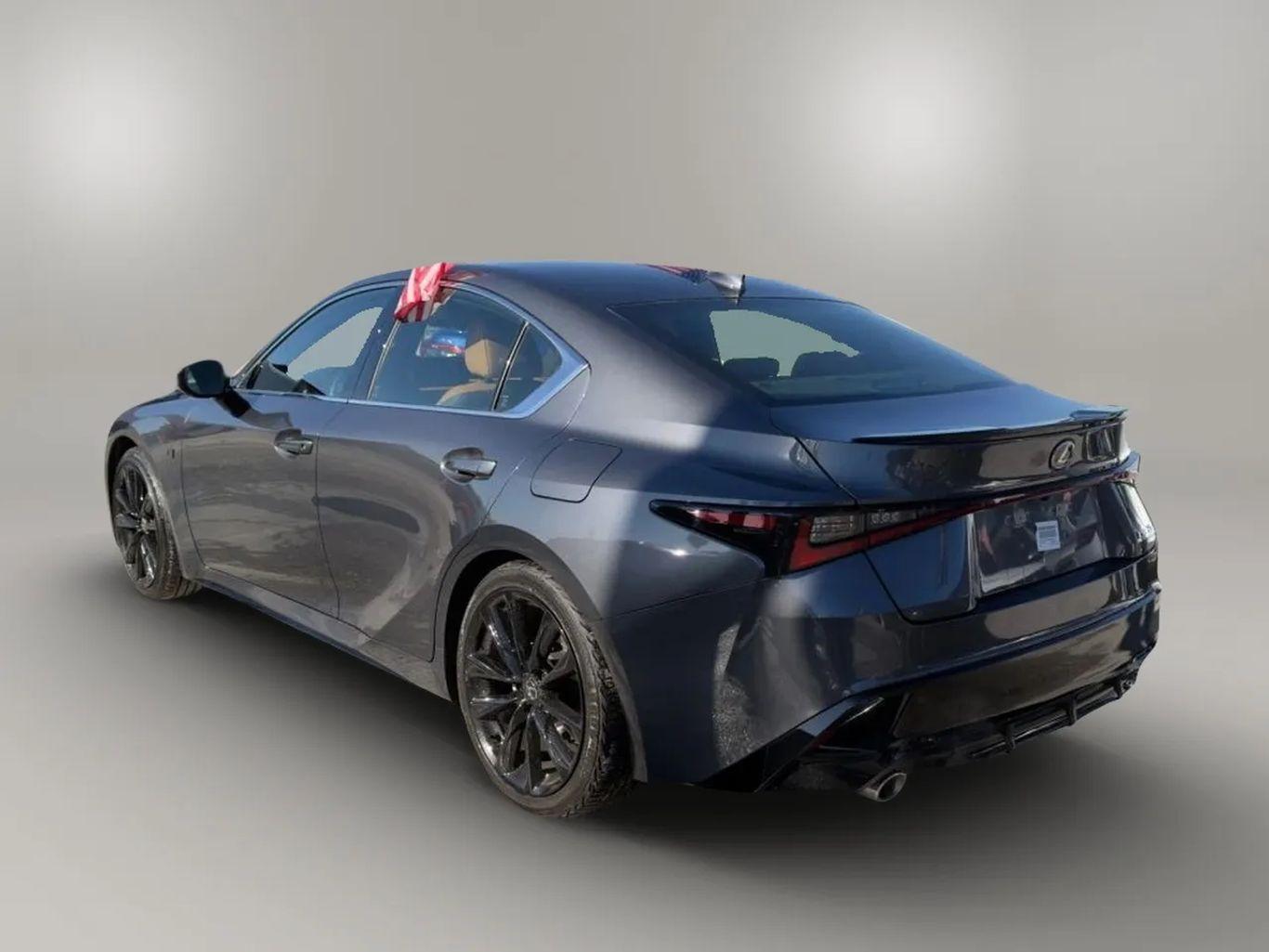 Lexus Is - Thumbnail 13