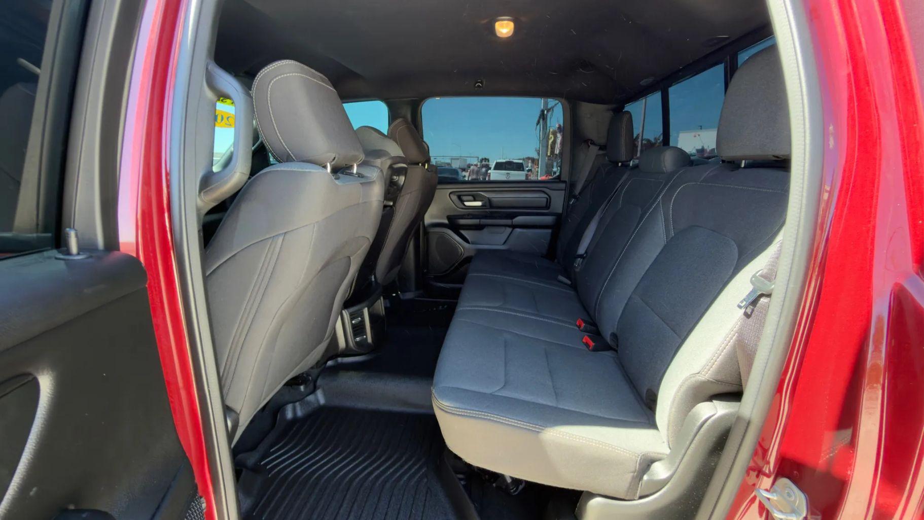 Ram 1500 Crew Cab - Thumbnail 2