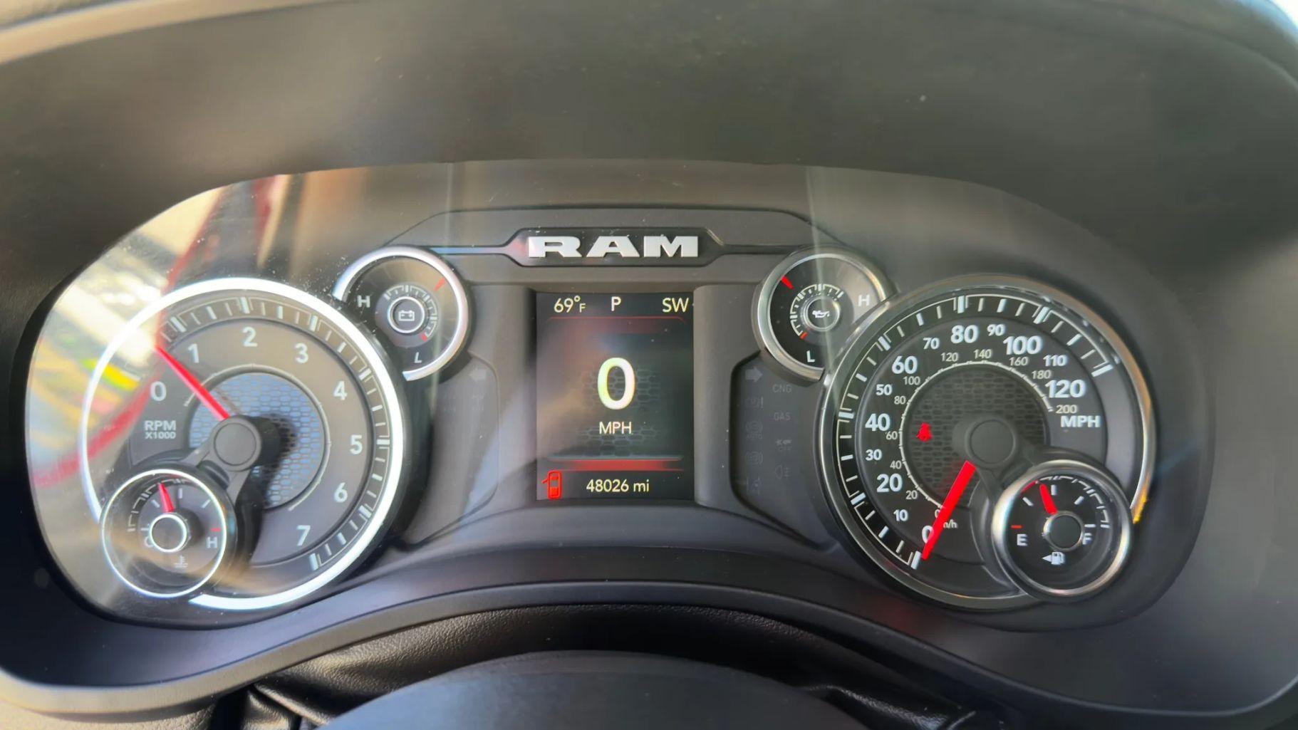 Ram 1500 Crew Cab - Thumbnail 5