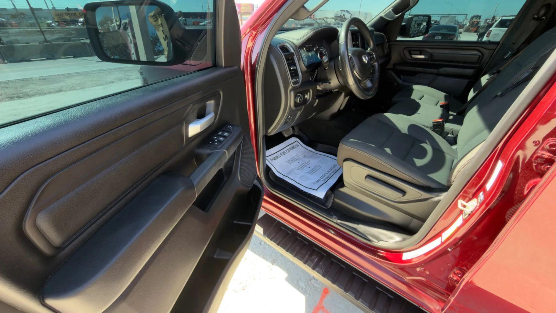 Ram 1500 Crew Cab - Thumbnail 3