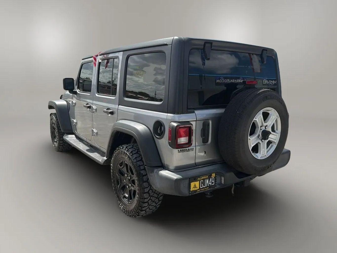 Jeep Wrangler Unlimited - Thumbnail 12