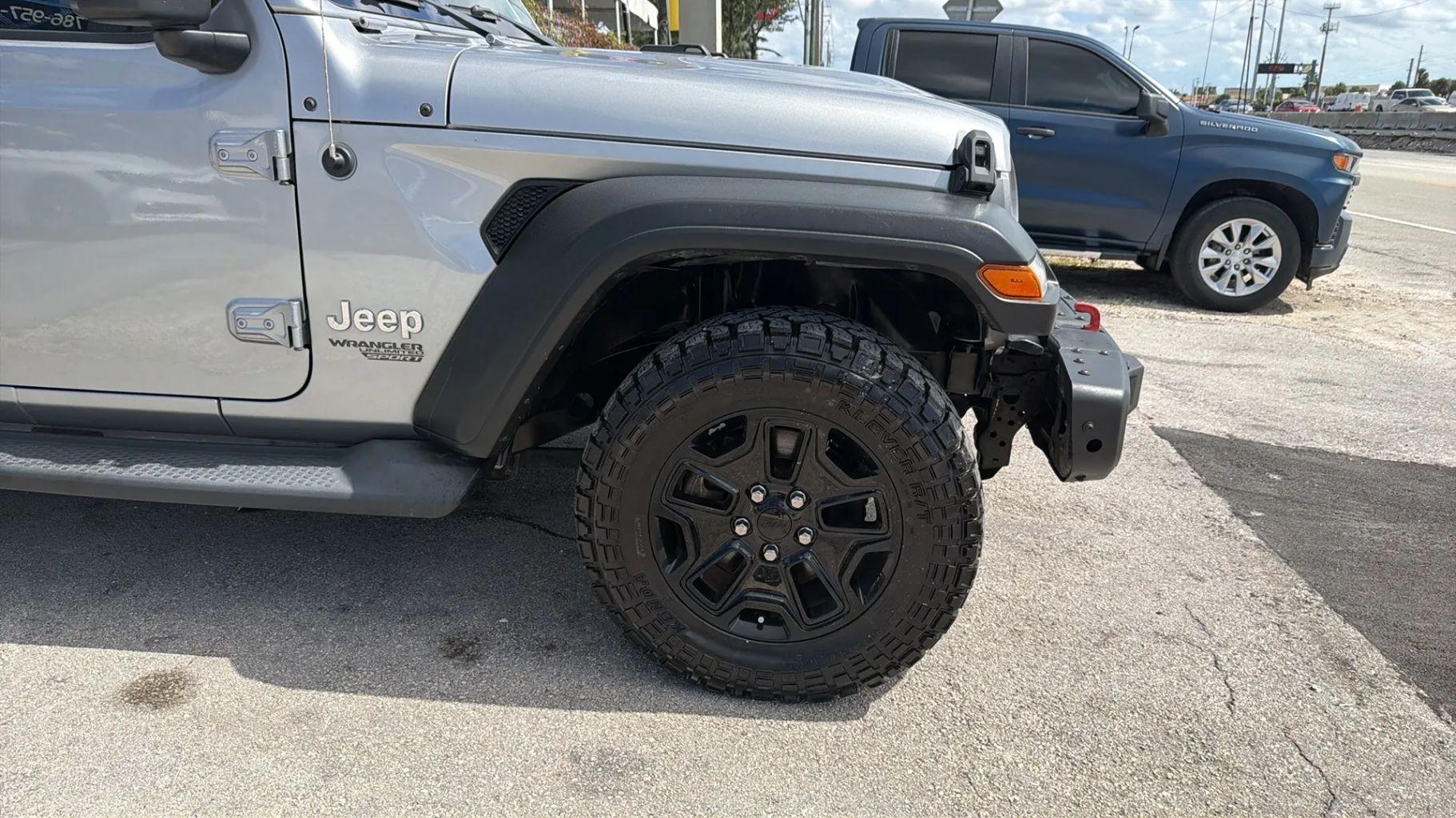 Jeep Wrangler Unlimited - Thumbnail 11