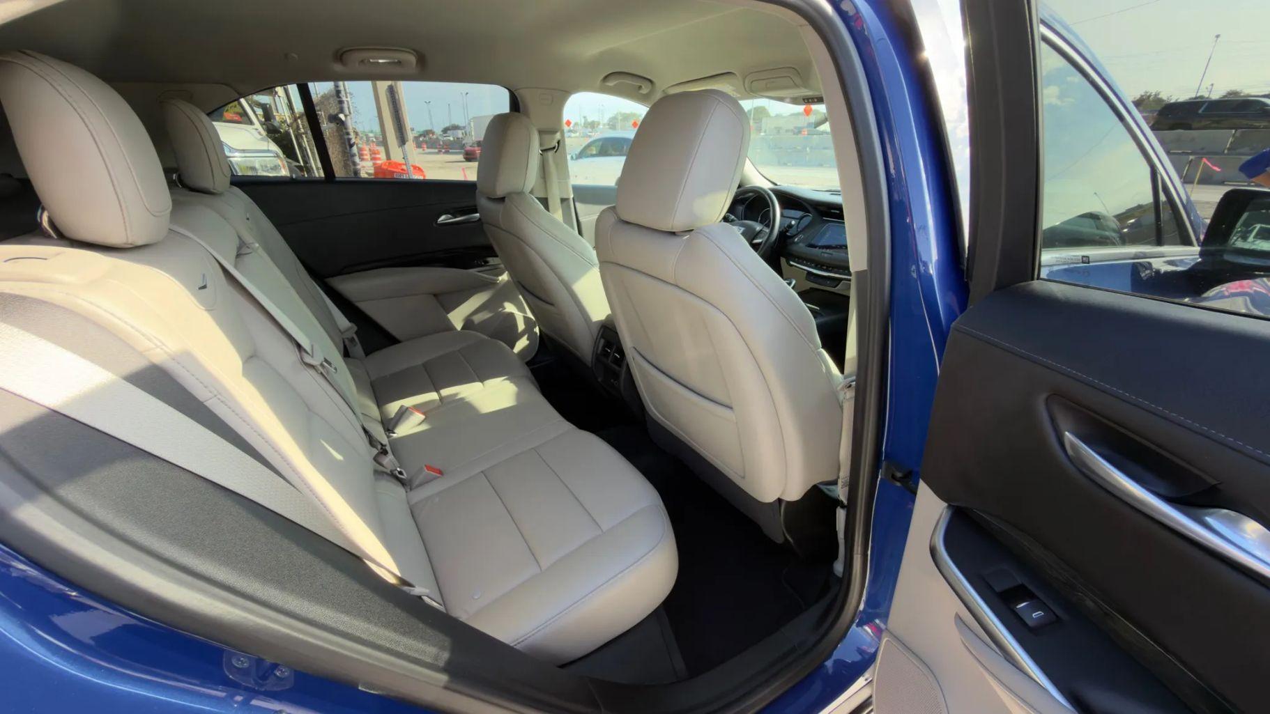 Cadillac Xt4 - Thumbnail 17