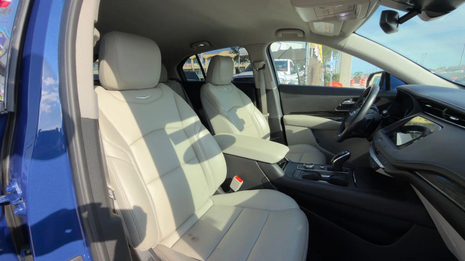 Cadillac Xt4 - Thumbnail 16