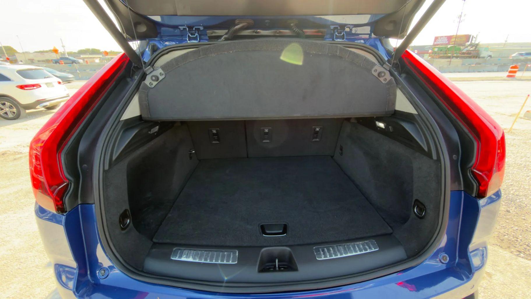 Cadillac Xt4 - Thumbnail 19