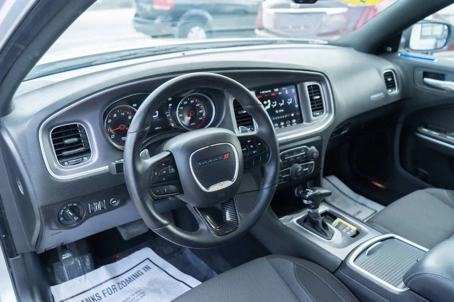 Dodge Charger - Thumbnail 2