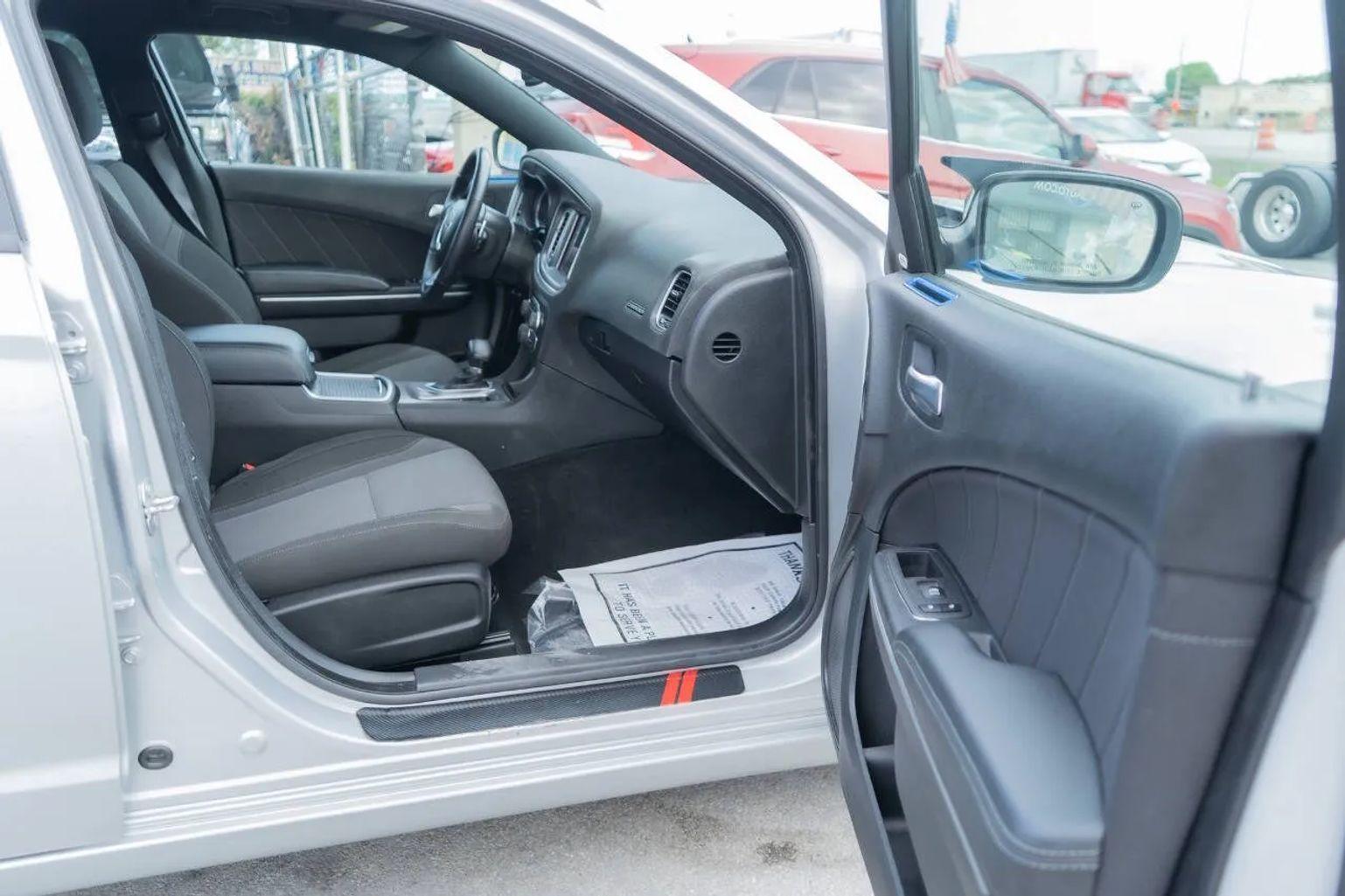 Dodge Charger - Thumbnail 4