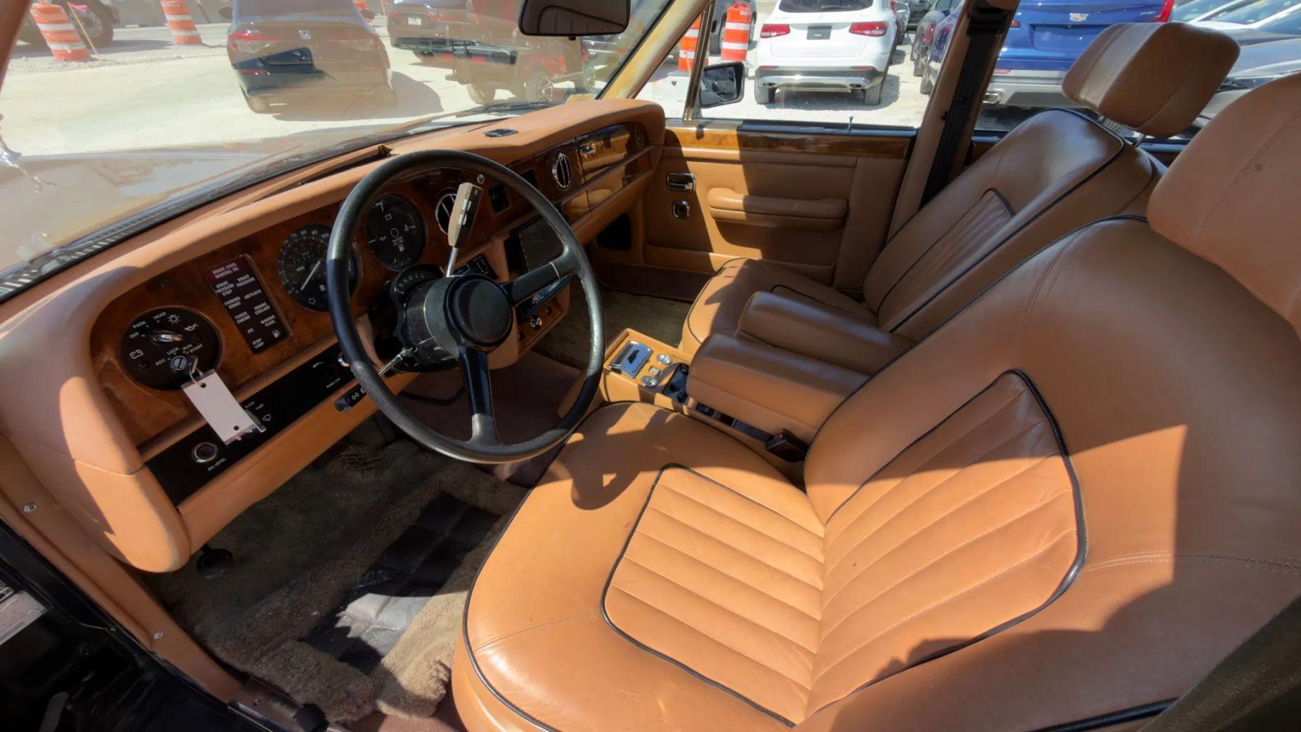 Rolls-Royce Silver Spur Sedan - Thumbnail 4