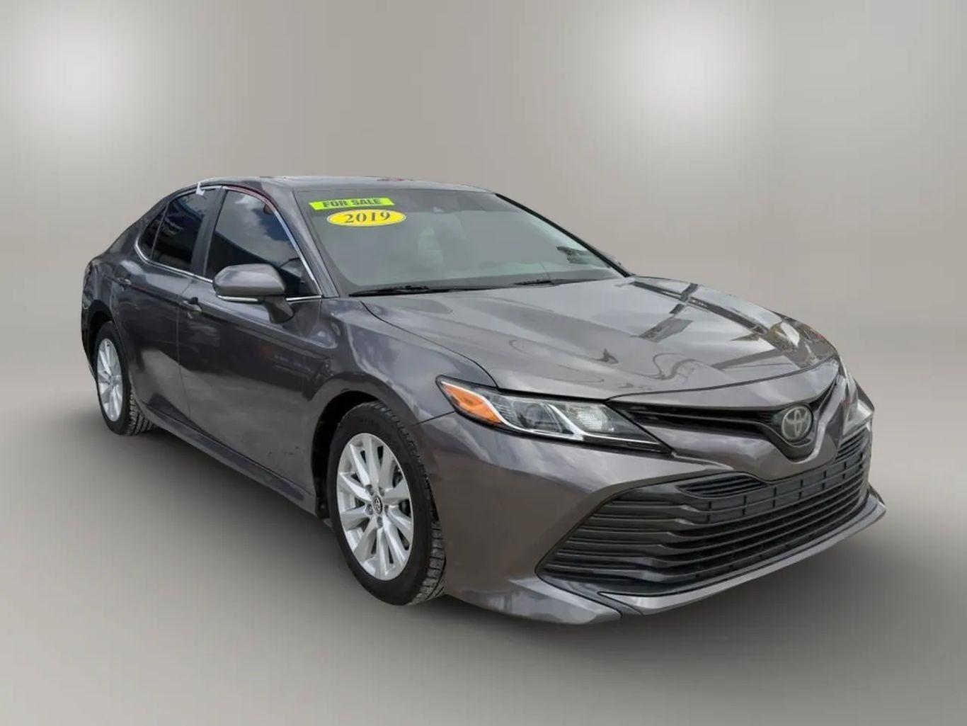 Toyota Camry - Thumbnail 10