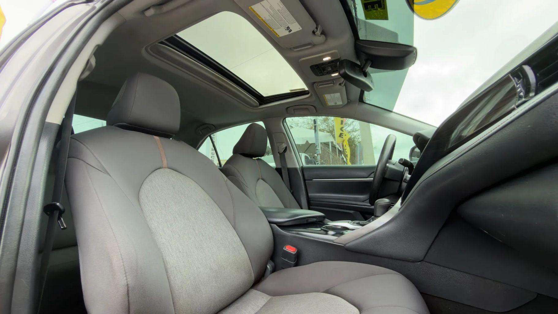 Toyota Camry - Thumbnail 15