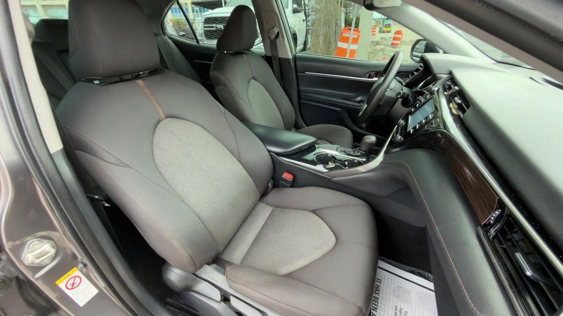 Toyota Camry - Thumbnail 14