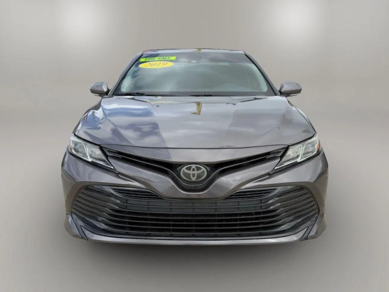 Toyota Camry - Thumbnail 9