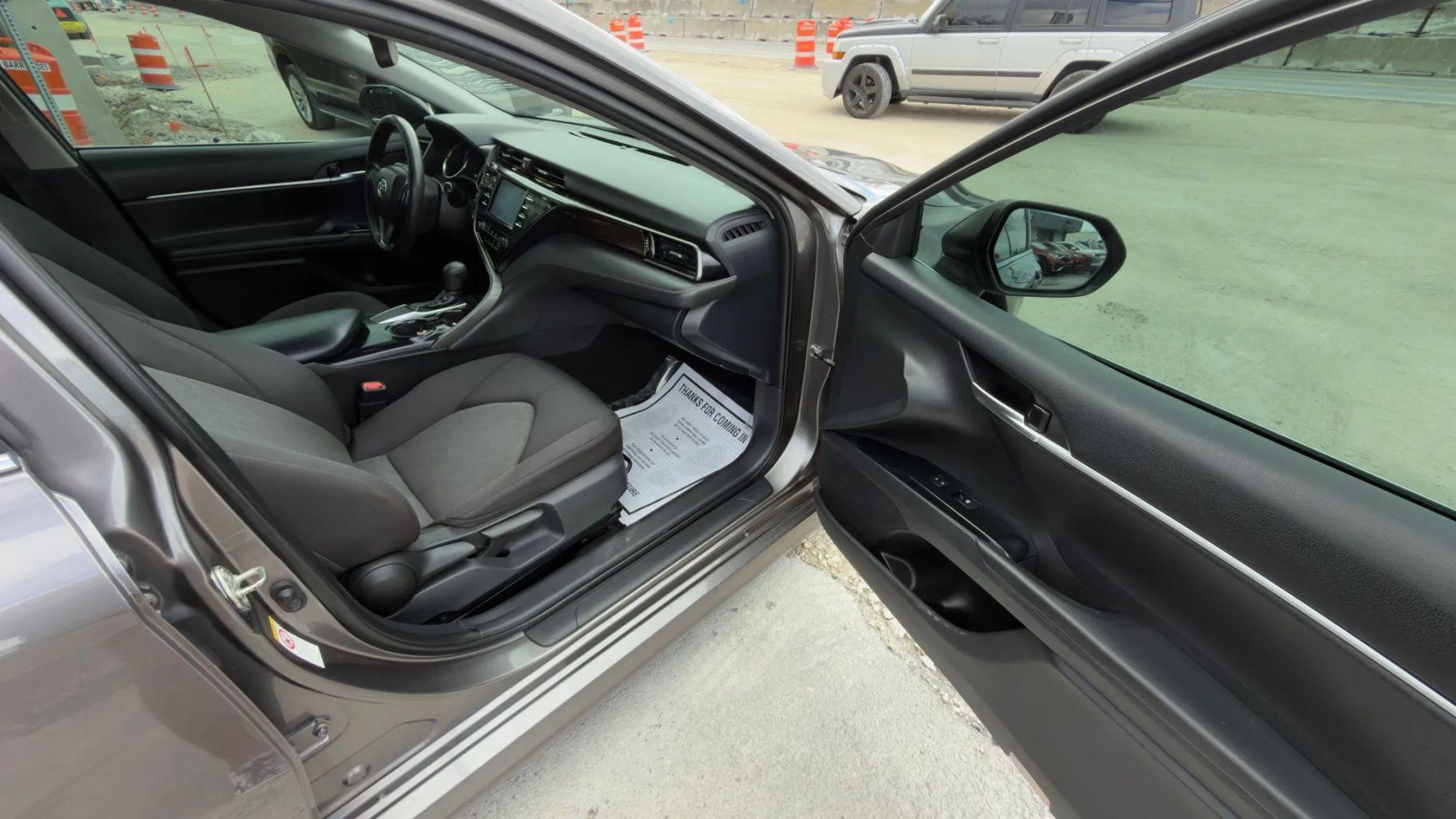 Toyota Camry - Thumbnail 13