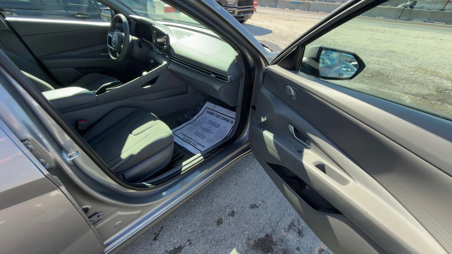 Hyundai Elantra - Thumbnail 14