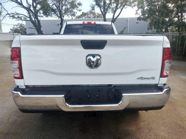 Ram 3500 Crew Cab - Thumbnail 11