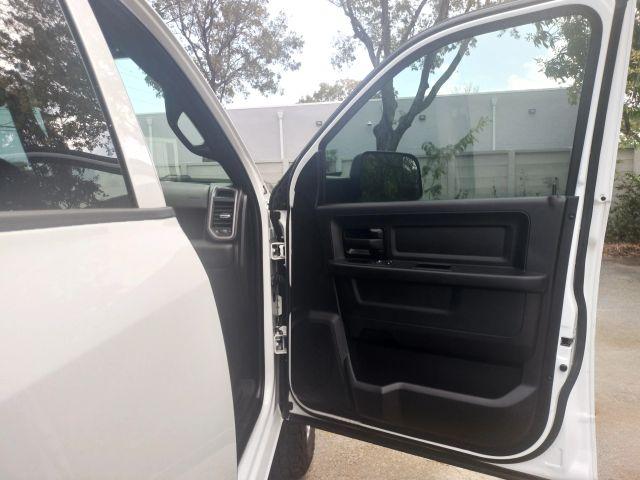 Ram 3500 Crew Cab - Thumbnail 5