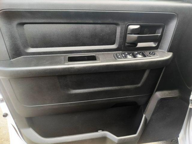 Ram 3500 Crew Cab - Thumbnail 2