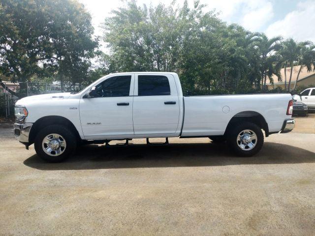 Ram 3500 Crew Cab - Thumbnail 9