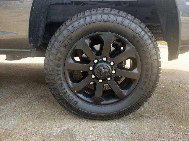 Ram 2500 Crew Cab - Thumbnail 3