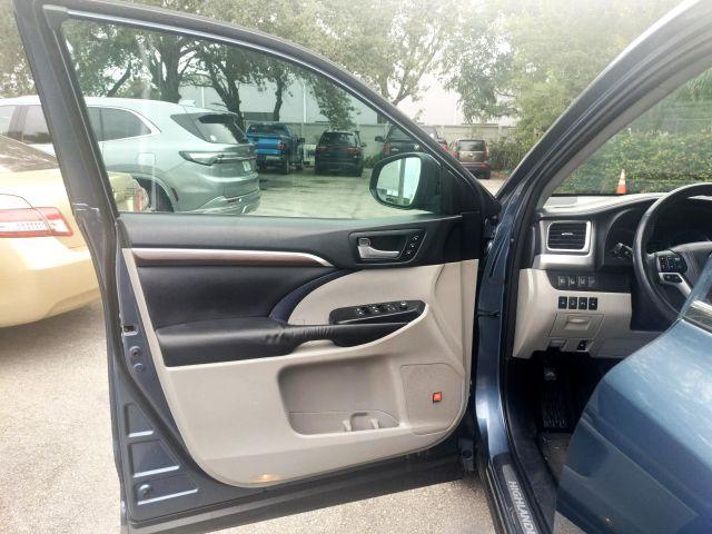 Toyota Highlander - Thumbnail 19