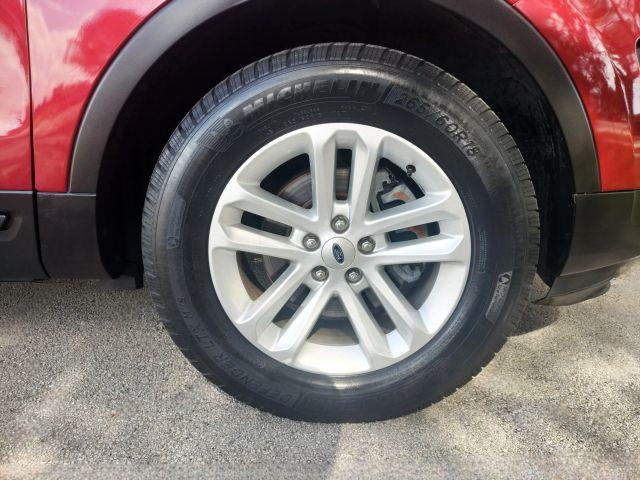 Ford Explorer - Thumbnail 3