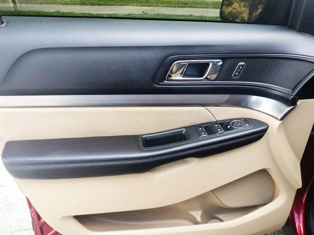 Ford Explorer - Thumbnail 17