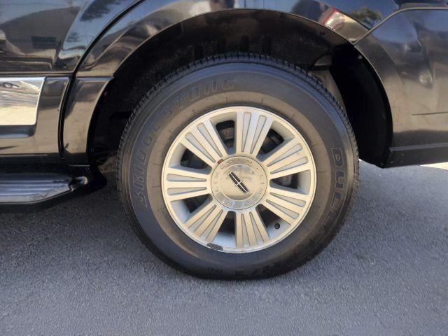 Lincoln Navigator - Thumbnail 3