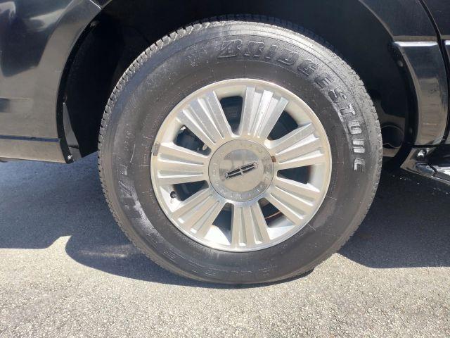 Lincoln Navigator - Thumbnail 4