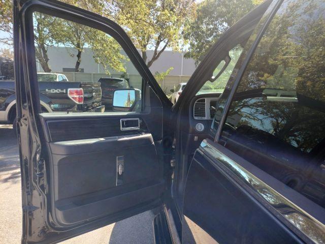 Lincoln Navigator - Thumbnail 16