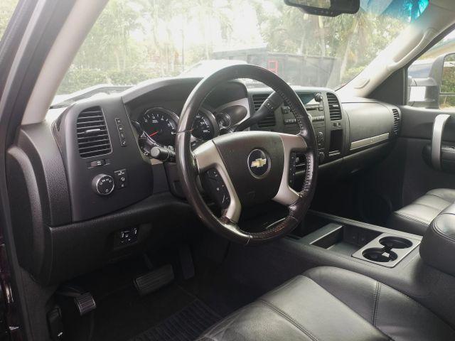 Chevrolet Silverado 2500 Hd Crew Cab - Thumbnail 17