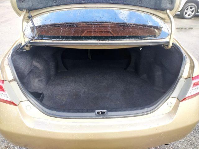 Toyota Camry - Thumbnail 12