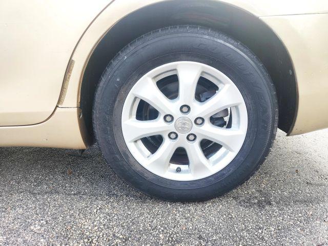 Toyota Camry - Thumbnail 13