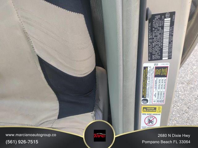 Toyota Camry - Thumbnail 5