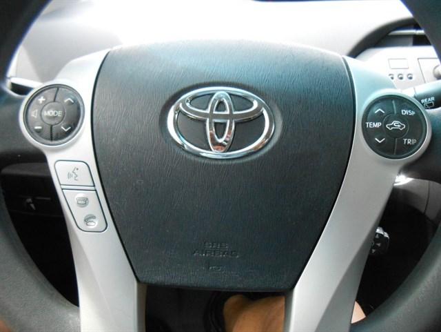 Toyota Prius Iii | Stock No: 14766 - Thumbnail 16