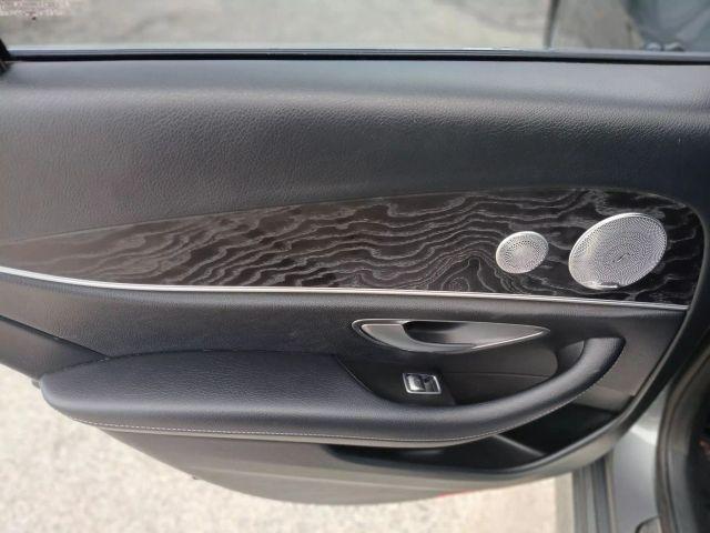 Mercedes-Benz E-Class - Thumbnail 17