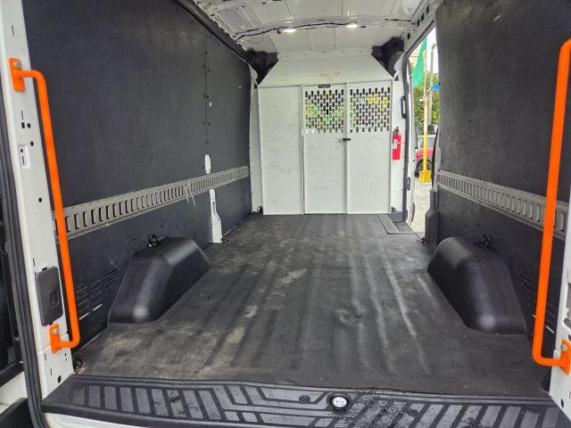 Ford Transit 150 Van - Thumbnail 4
