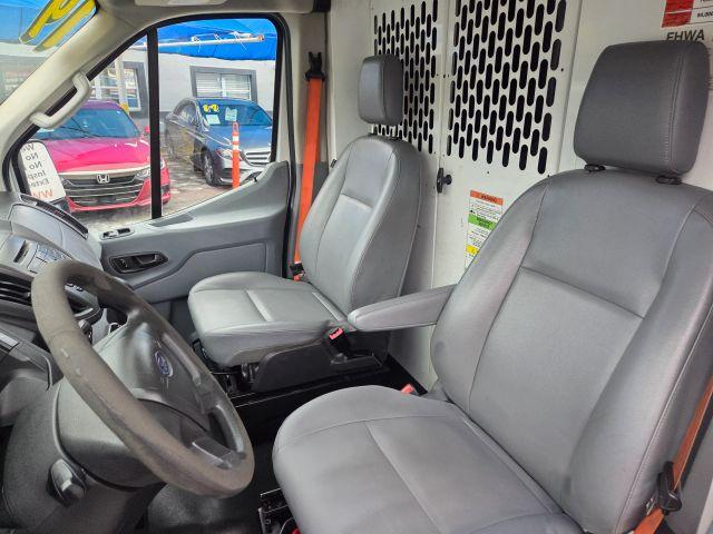 Ford Transit 150 Van - Thumbnail 18