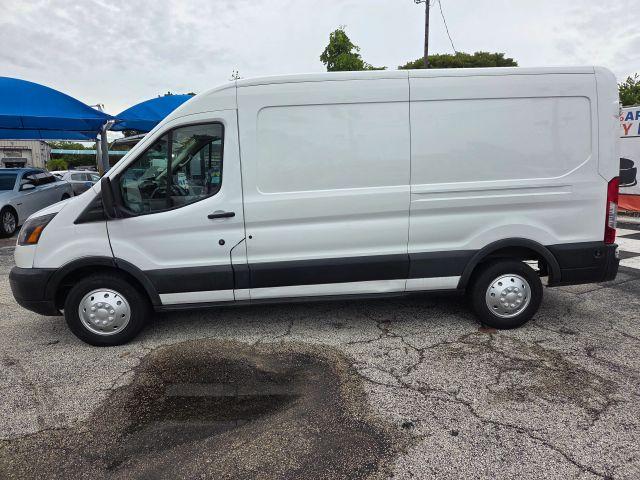 Ford Transit 150 Van - Thumbnail 10