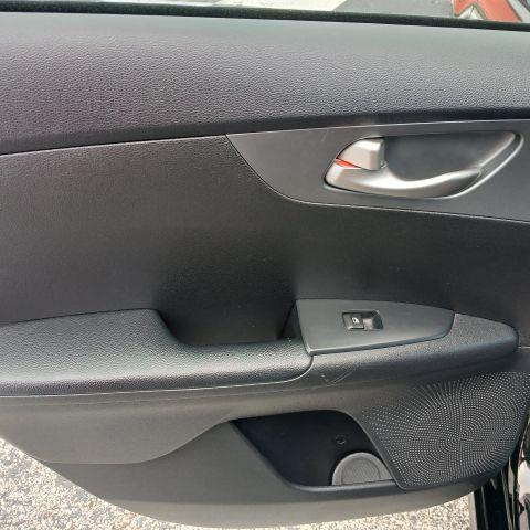 Kia Forte - Thumbnail 17