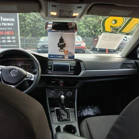 Volkswagen Jetta - Thumbnail 19