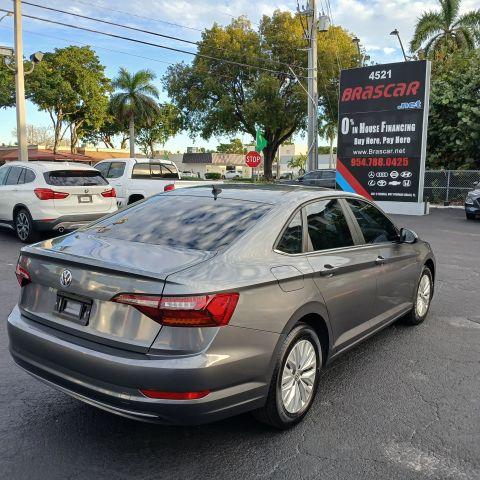 Volkswagen Jetta - Thumbnail 10