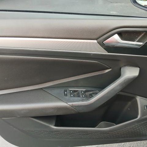 Volkswagen Jetta - Thumbnail 14